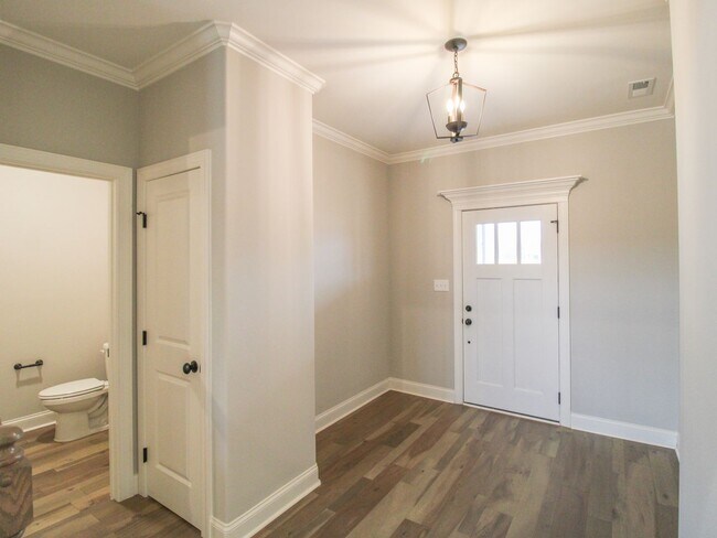 Foto del edificio - Beautiful two story home at Whispering Pines!