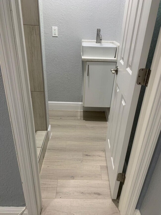 Foto del edificio - 5668 Chipola Cir