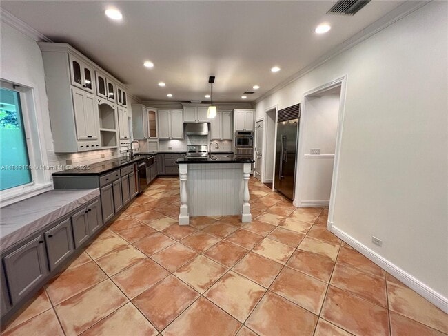Building Photo - 6150 SW 92nd St