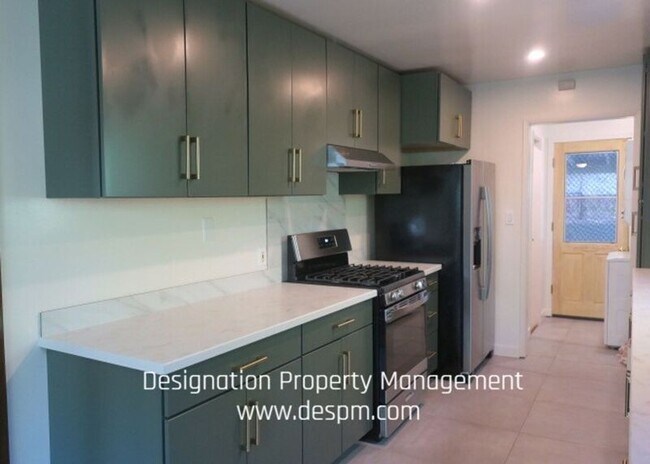 Foto del edificio - 4584 Cleland Ave