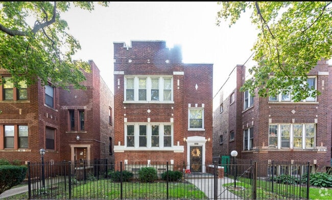 Building Photo - 8110 S Langley Ave