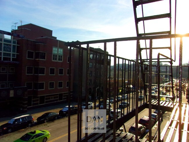 Building Photo - 4863 Broadway