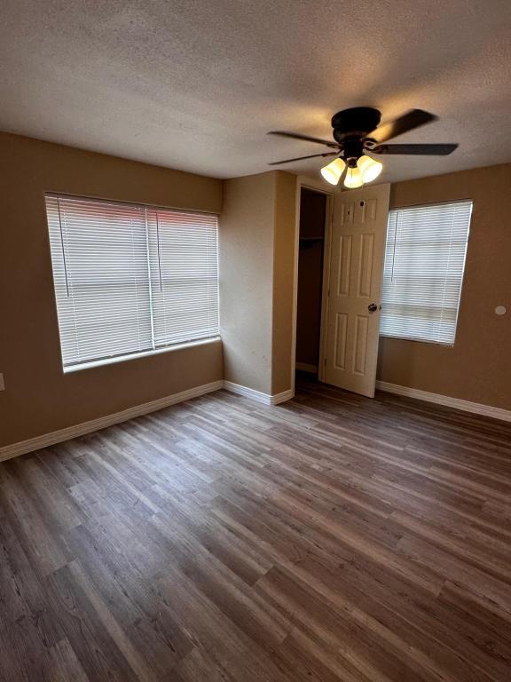 Foto del edificio - 300 S 1st St