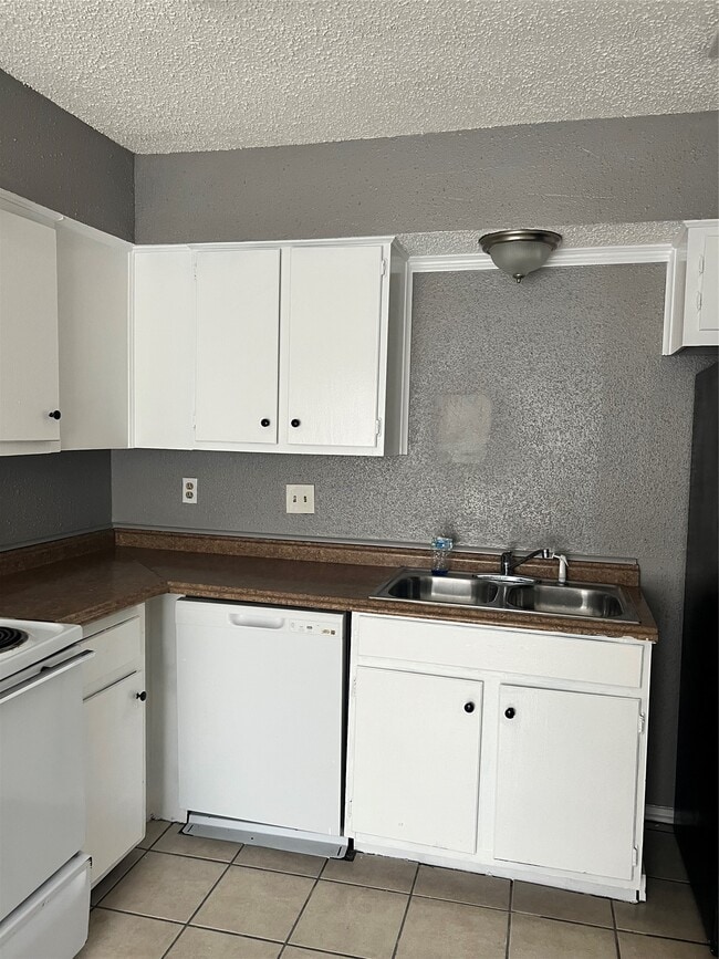 Building Photo - 7247 Chasewood Dr