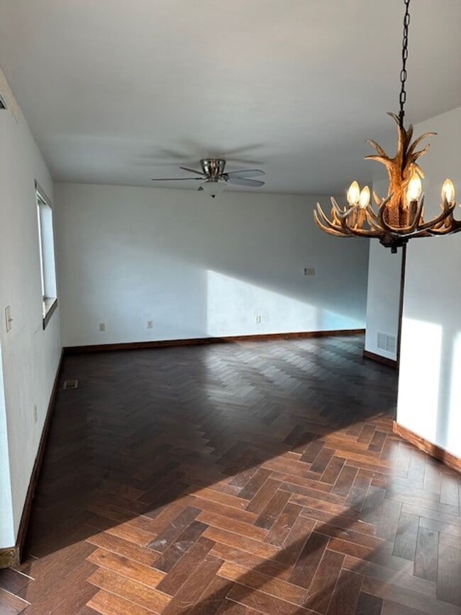 Building Photo - 964 N River Rock Dr