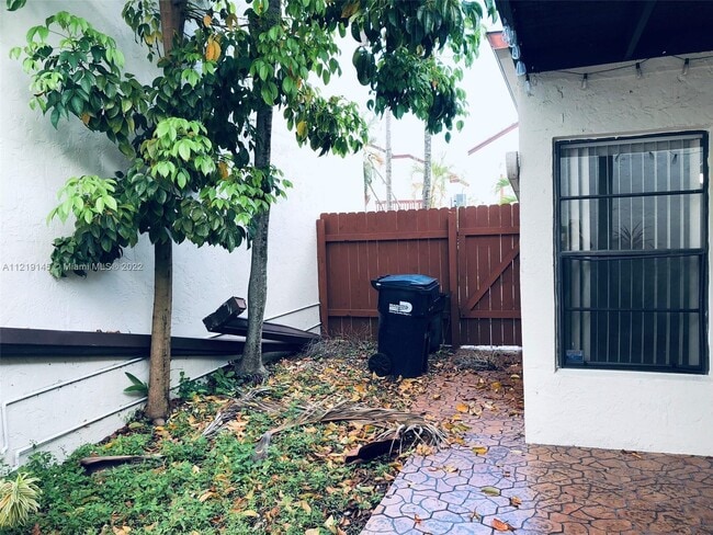 Foto del edificio - 9722 NW 6th Ln