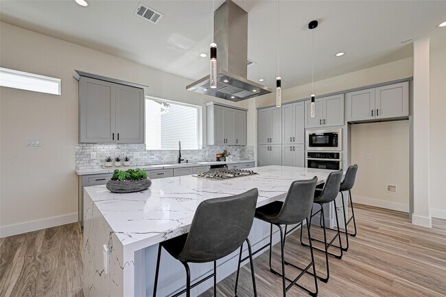 Building Photo - 2905 Nagle St