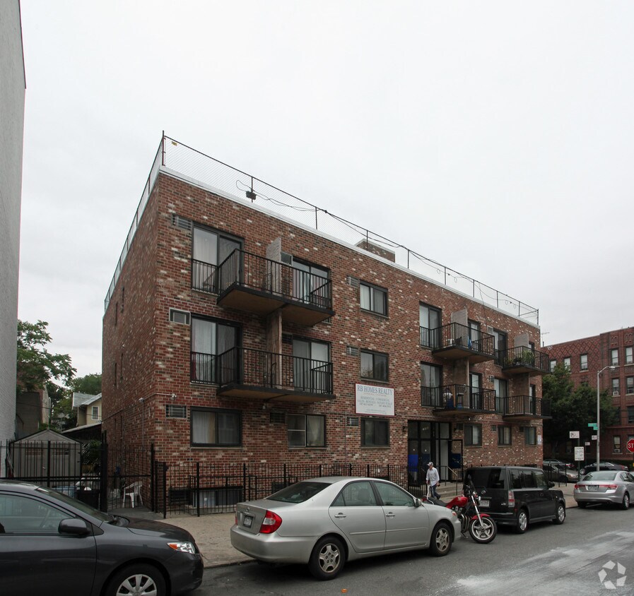 3906 62nd St, Woodside, NY 11377 Apartments in Woodside, NY