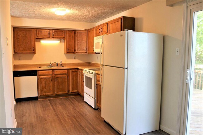Building Photo - 1102 Valen Ct