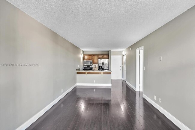 Building Photo - 2701 Riverside Dr