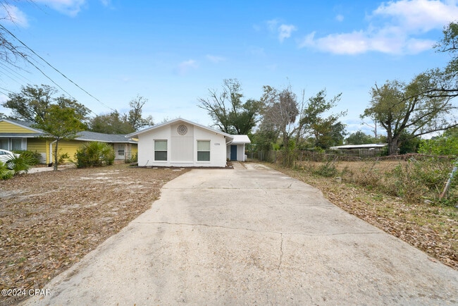 Building Photo - 1206 Fairy Ave