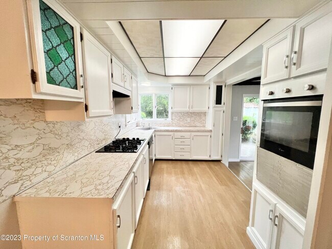 Building Photo - 305 N Hyde Park Ave