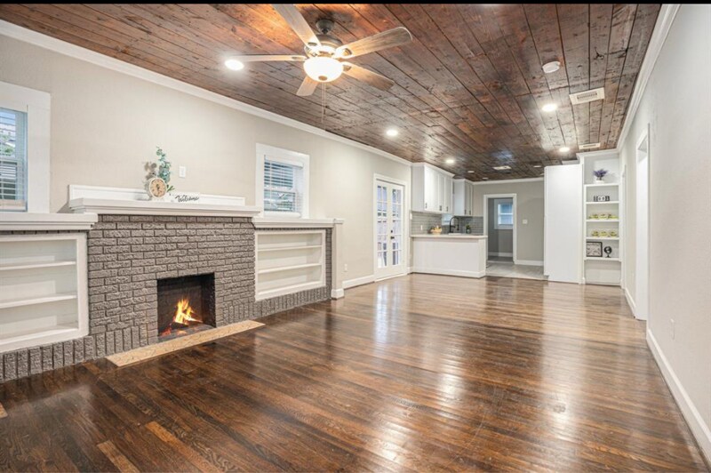 Foto principal - 7449 Walker St