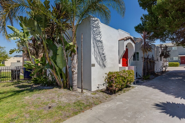 Building Photo - 2304 S Ridgeley Dr