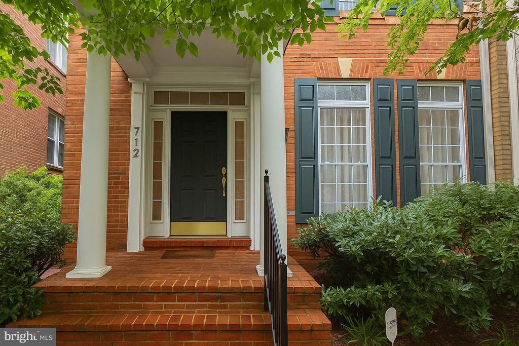 Primary Photo - 712 Ridgemont Ave
