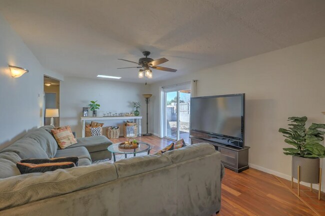 Foto del edificio - 10513 Apache Ave NE
