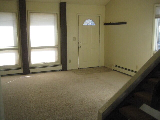 Living room - 554 Cartier Ct