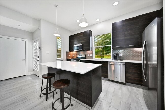 Building Photo - 2314 Gagne St