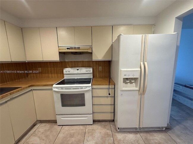Building Photo - 2500 Parkview Dr