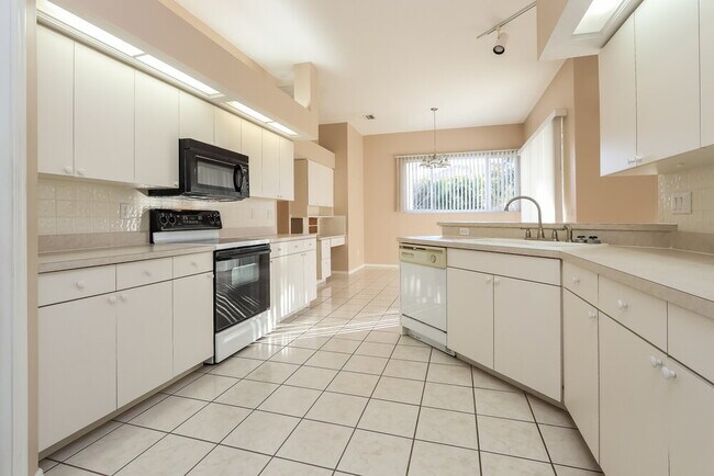 Foto del edificio - 3712 72nd Ave Cir E