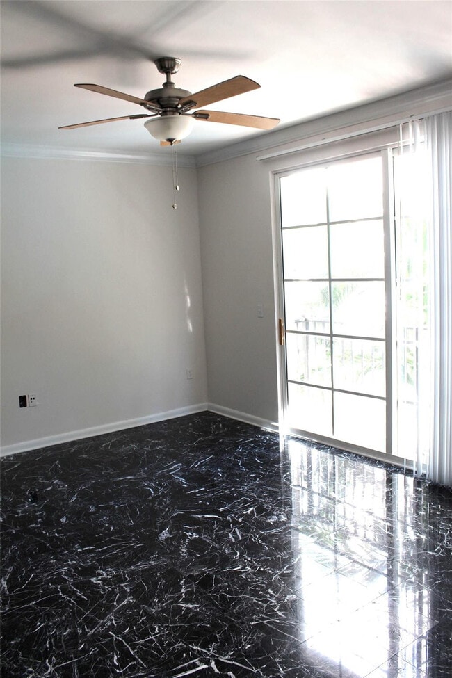 Foto del edificio - 533 NE 3rd Ave