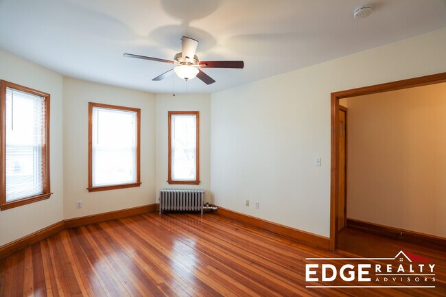 Building Photo - 33 Montcalm Ave