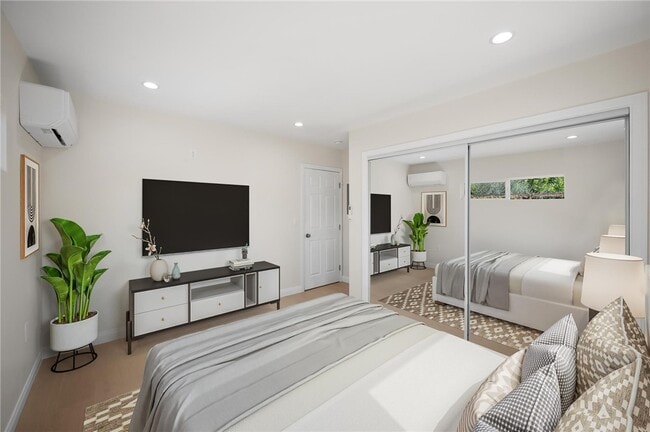 Foto del edificio - 8126 Moorcroft Ave