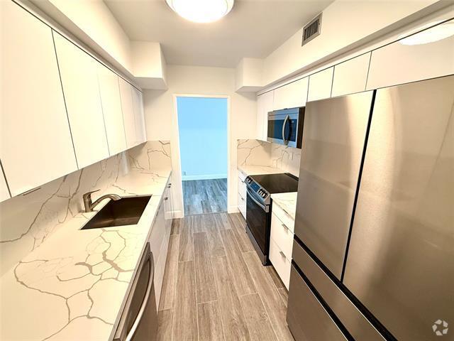 Building Photo - 1541 Brickell Ave