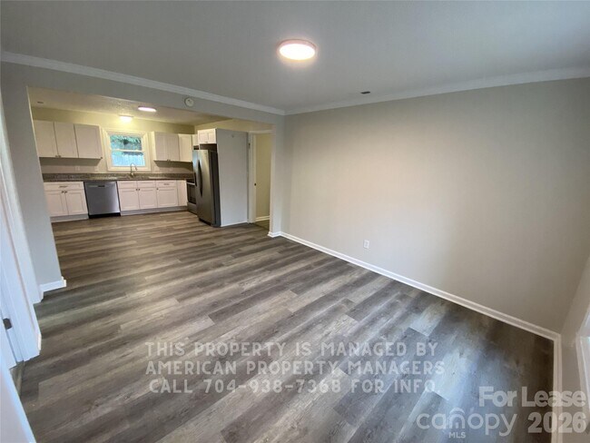 Foto del edificio - 135 Earnhardt Ave