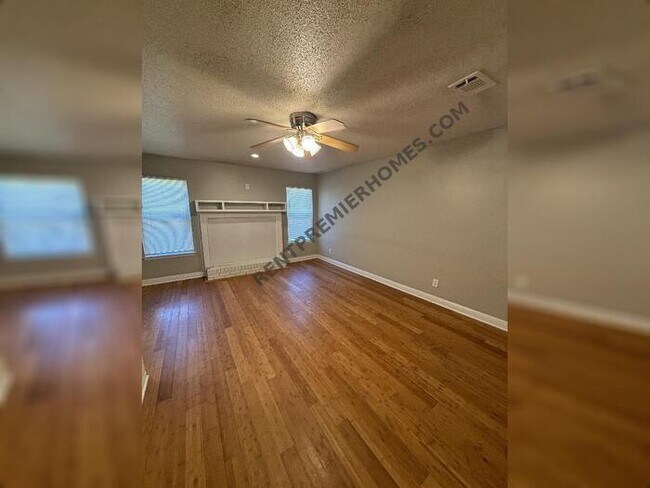 Foto del edificio - 14 Collins Ct