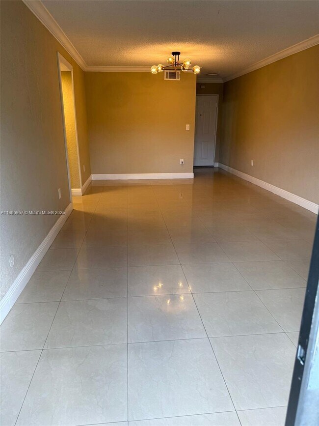Foto del edificio - 1300 W 41st St