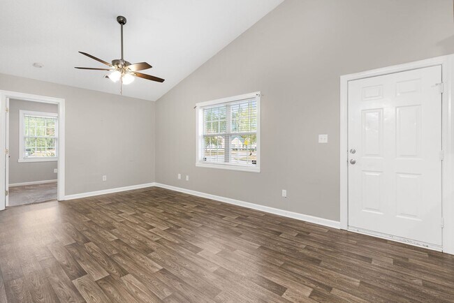 Foto del edificio - 3419 Pear Tree Ct NW
