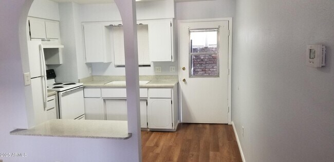 Foto del edificio - 903 E 4th Pl