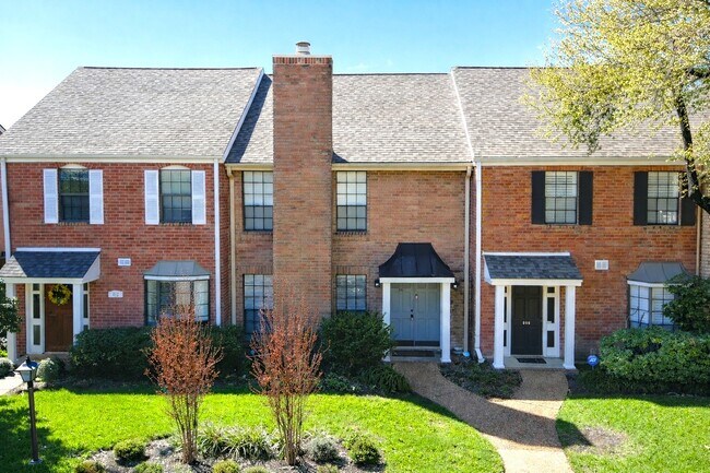 Foto del edificio - 810 Augusta Dr