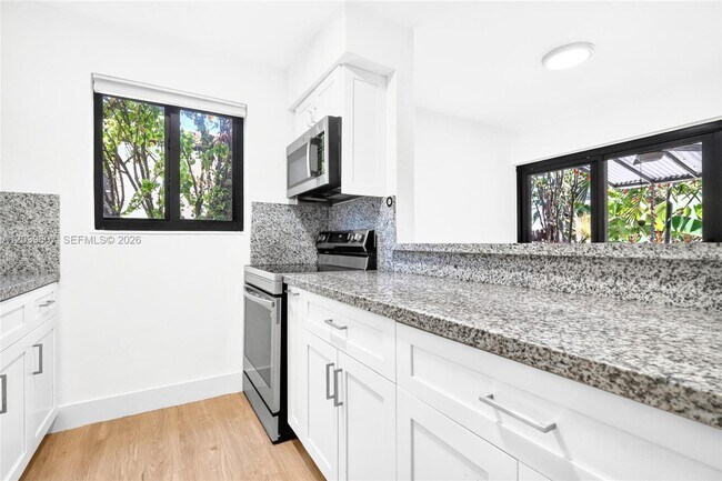 Building Photo - 3522 SW 25th St