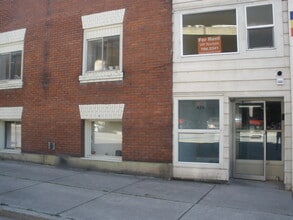 Building Photo - 826 Bank St