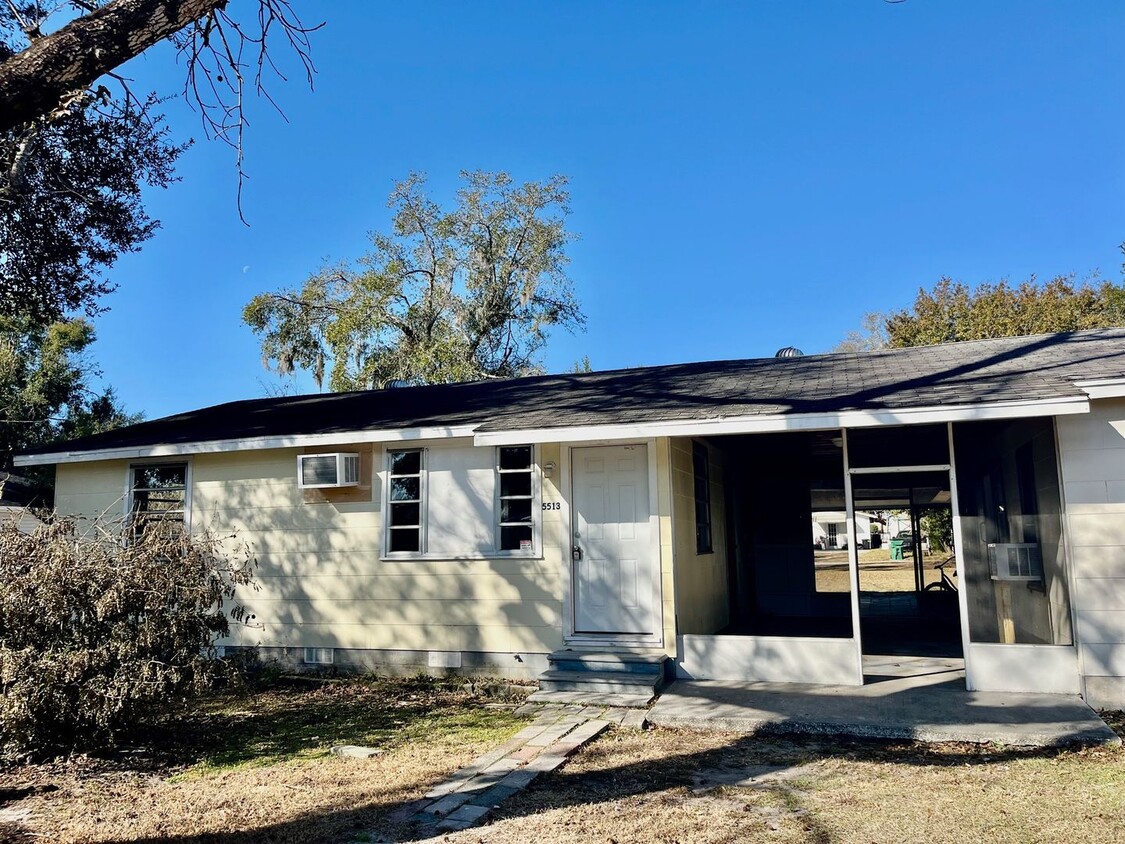 Cute 2BR/1BA Zephyrhills Duplex NO APPLICATION FEE! - Cute 2BR/1BA Zephyrhills Duplex NO APPLICATION FEE!