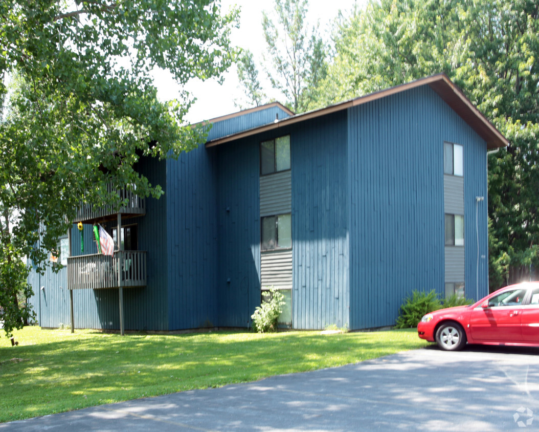 Building Photo - Pine Hollow Apartments