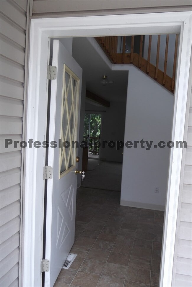 Building Photo - AMB115