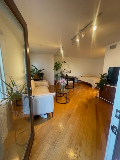 Photo - 1224 Poinsettia Dr (West Hollywood, CA) House