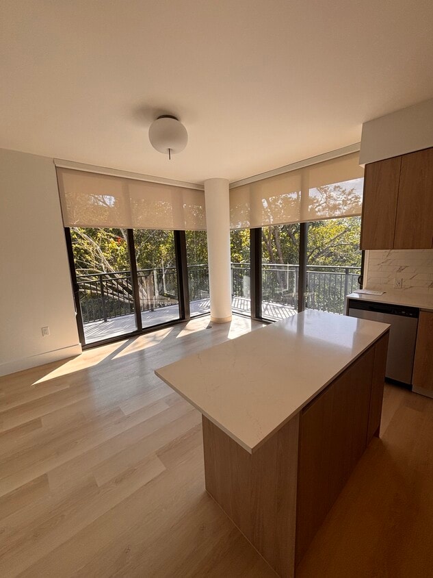 Foto principal - 2596 NE 182nd Ter