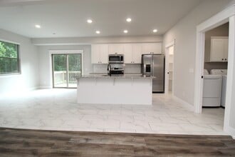 Building Photo - 11 Hillswick Dr