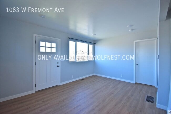 Building Photo - Remodeled 2 Bedroom Salt Lake Home! No Dep...