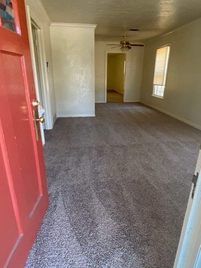 Building Photo - 2 BEDROOM HOUSE IN CENTRAL DENTON