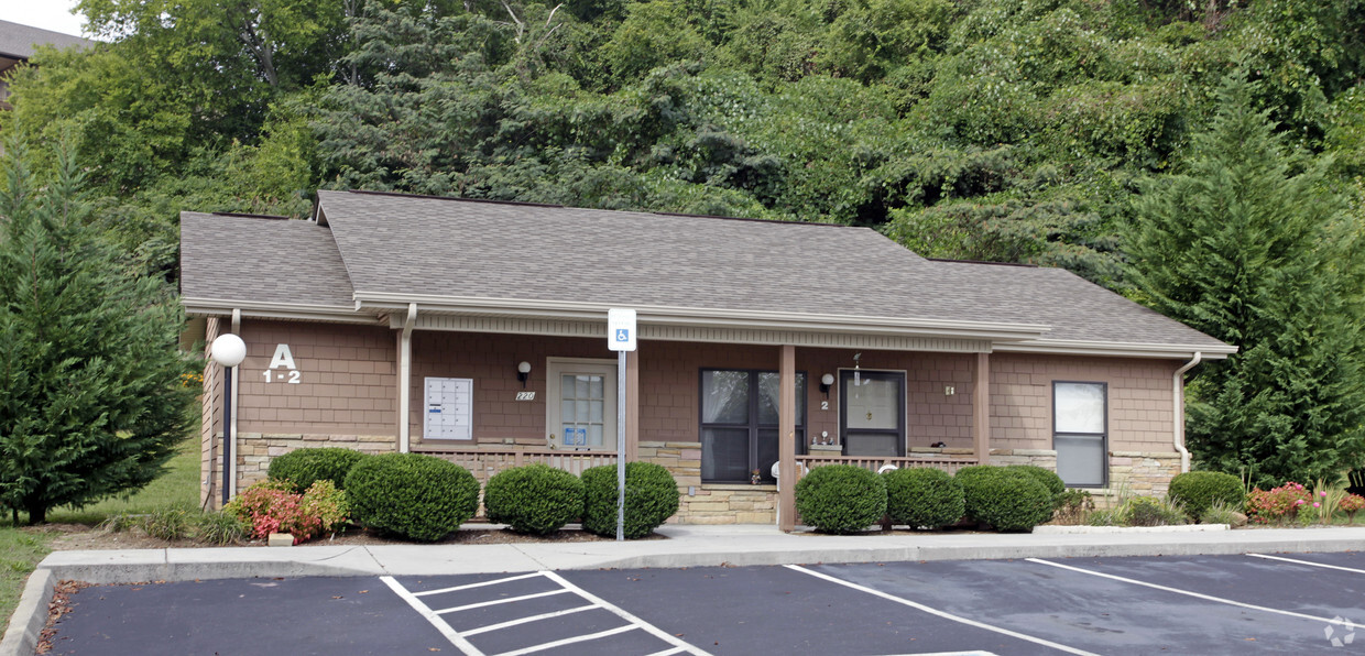 Primary Photo - Breckenridge Apartments