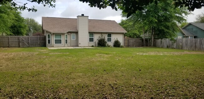 Building Photo - 255 Grand Prix Dr