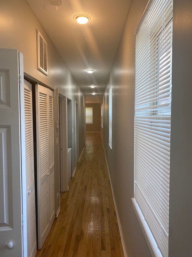 Building Photo - 7012 S Dorchester Ave