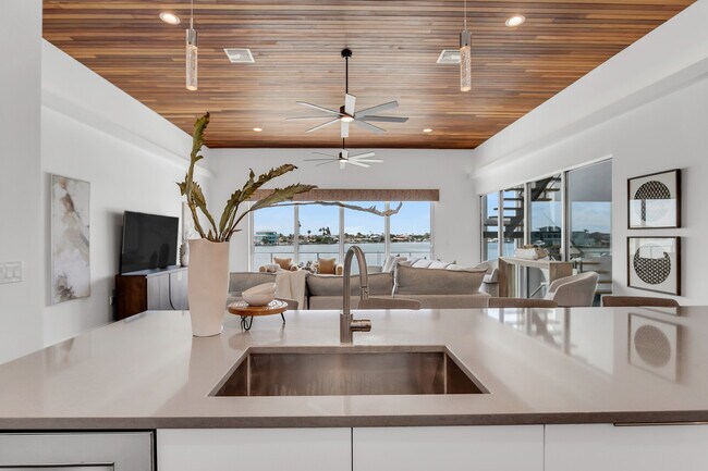 Foto del edificio - 905 Bay Point Dr