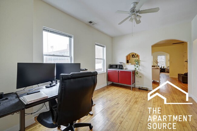 Foto del edificio - 882 N Marshfield Ave