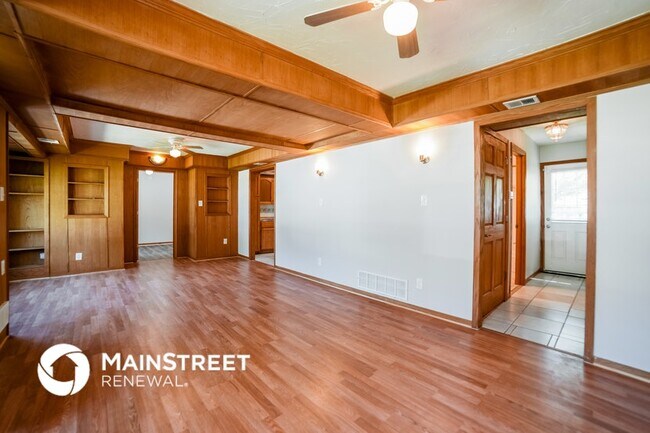 Foto del edificio - 10815 Bennington Ave